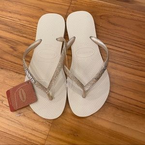 Havaianas women’s flip flops, gold glitter, size 39/40 (fit like size 7/8), NWT